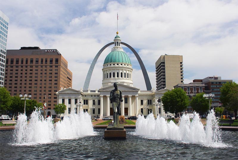 Photo of St. Louis Capitol and arch