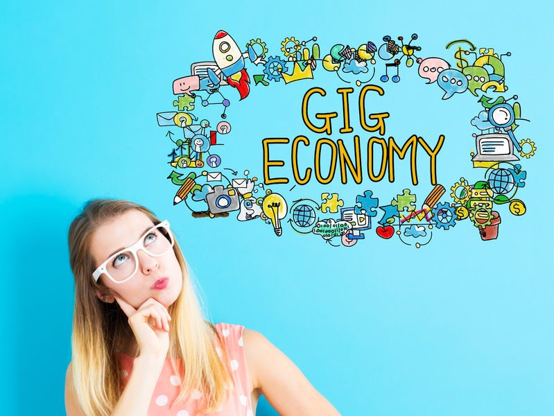 Woman with thought bubble that says gig ecomony